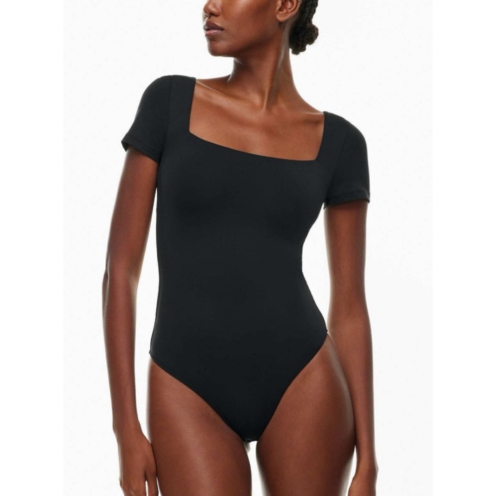 nwot Babaton contour squareneck shortsleeve bodysuit s